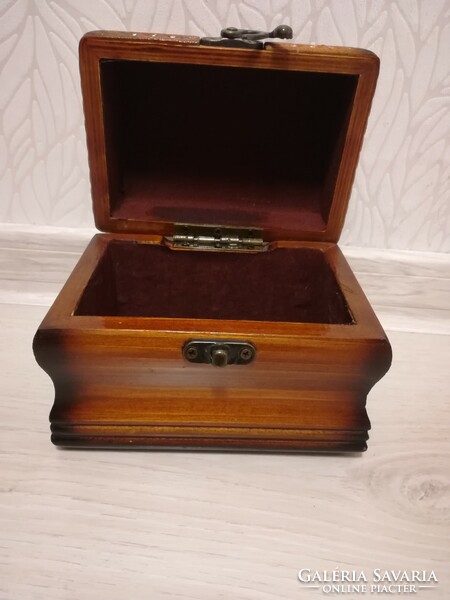 Spanish wooden chest / jewelry box, with a spur lock in the front. 15*10*10