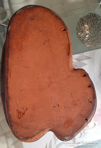 Old, marked large lamb dish, damaged!