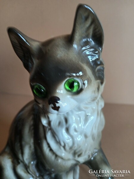 Vintage porcelain cat lamp with luminous eyes. Negotiable