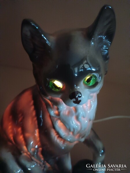 Vintage porcelain cat lamp with luminous eyes. Negotiable