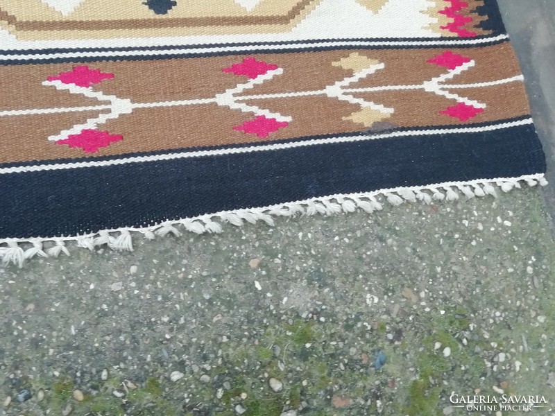 Régi közepes méretű torontáli szőnyeg