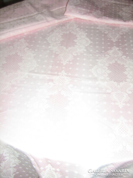 Beautiful vintage pink baroque pattern 2-pillow damask bedding set