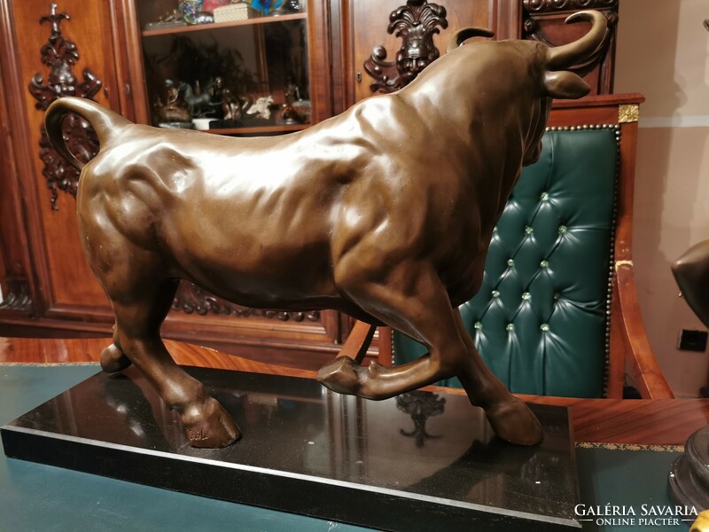 Gigantic bronze bull artwork