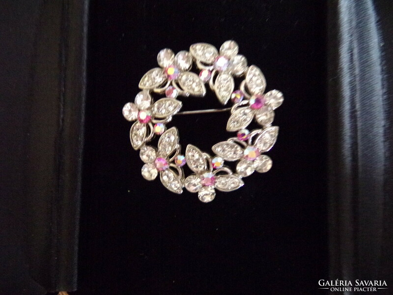 Very nice rhinestone brooch