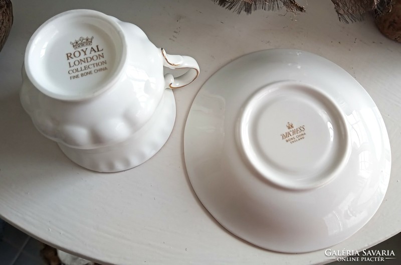 Royal angol porcelán teás csésze hófehér Duchess alj