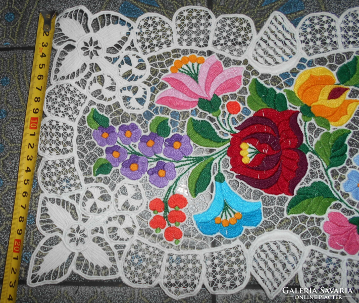 Tablecloth embroidered with Kalocsai risel pattern 38 cm x 23 cm