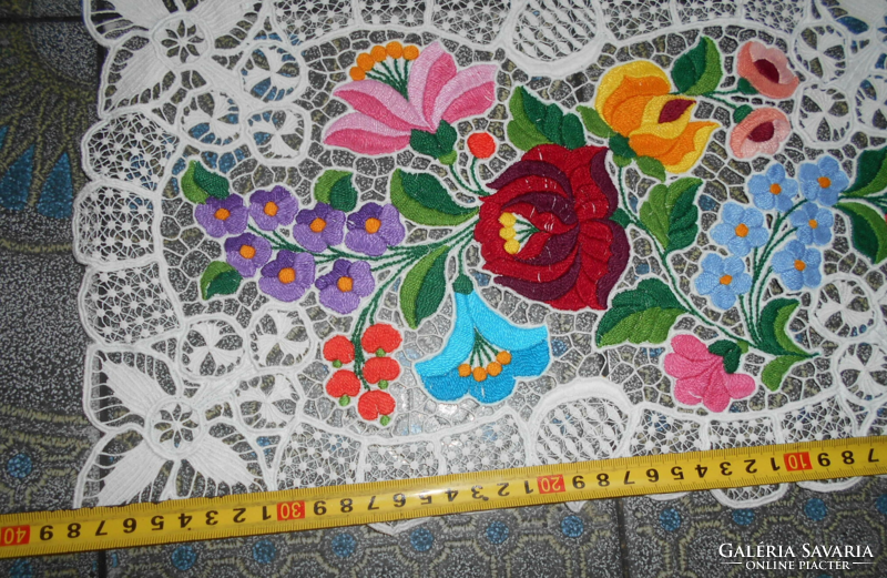 Tablecloth embroidered with Kalocsai risel pattern 38 cm x 23 cm
