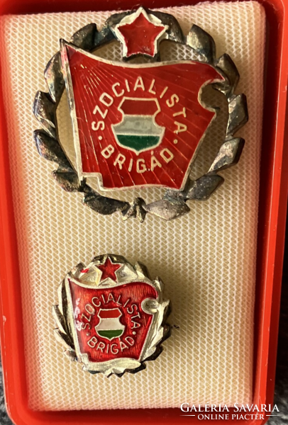 Szocialista Brigád kitüntetés miniatűrrel dobozában