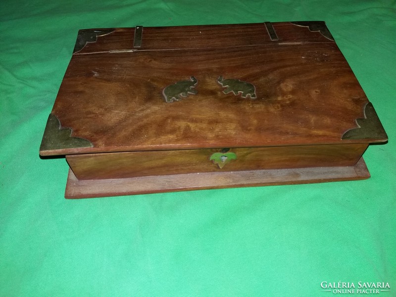 Antik könyv alakú réz berakással díszített ( elefánt,sarkok,pánt) kulcsos fa díszdoboz 19x23x6 cm
