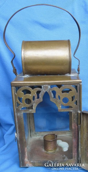 Antik hordozható réz gyertyás lámpa, 24 cm magas fogó nélkül, 13x11,5 cm