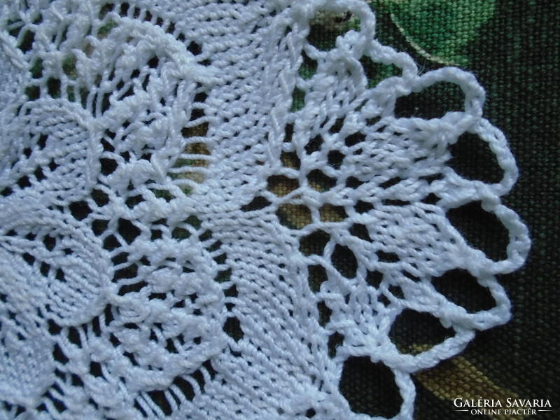 20 cm diam. Knitted tablecloth.