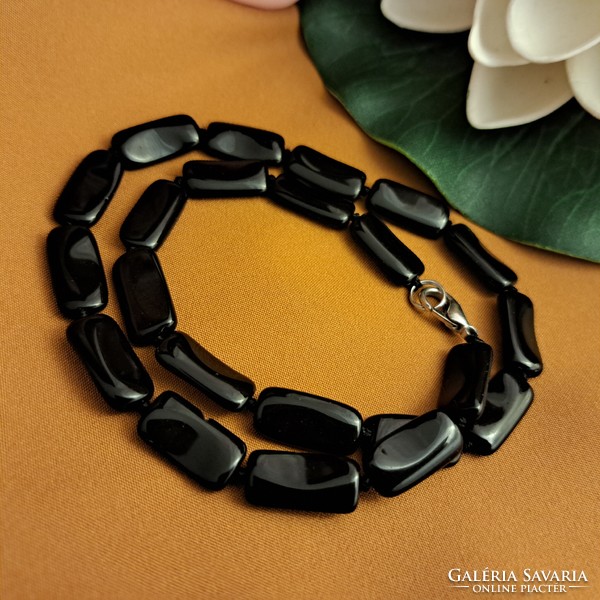 Onyx pearl necklace.