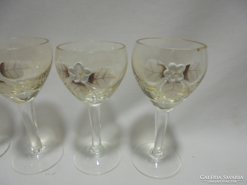 Négy darab régi festett üveg talpas likőrös pohár - együtt