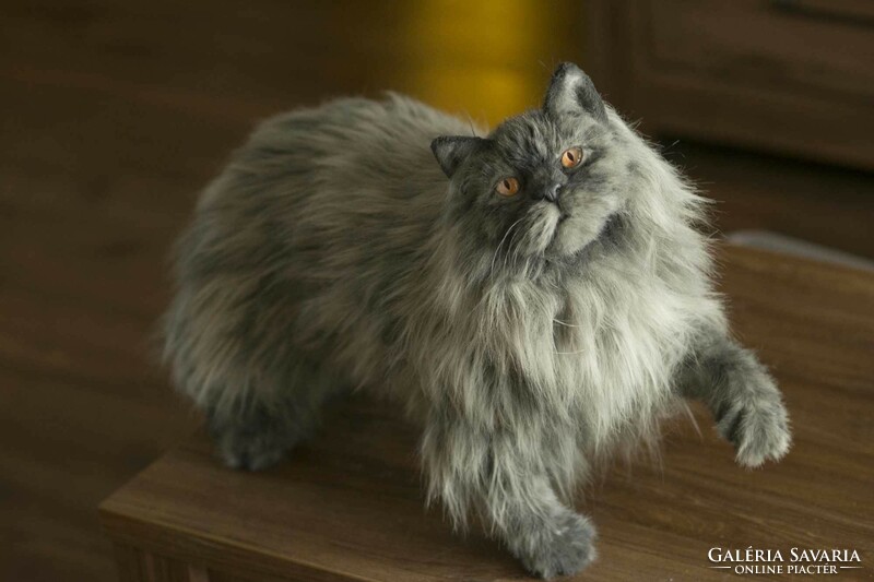 Lifelike, large-sized Persian cat made of plush faux fur