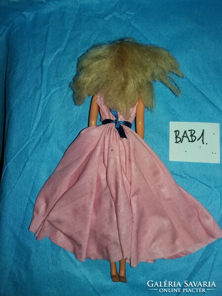 Retro beautiful barbie-style doll, according to the pictures, doll 1