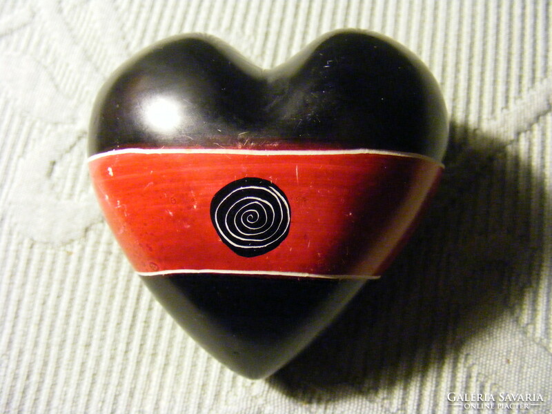 Hand painted Kenyan love heart soapstone