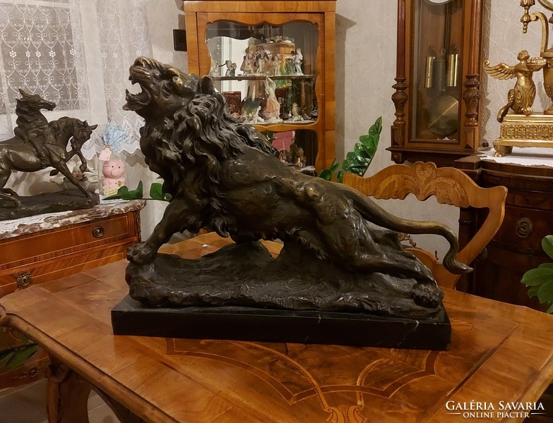 Antique huge fabulous bronze lion statue!