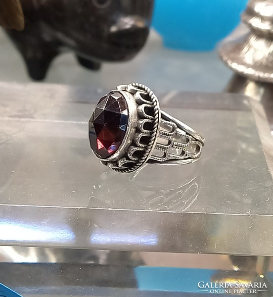 Antique silver ring with polished garnet