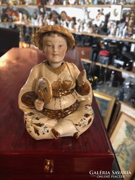 Antique Chinese ceramic figure with moving head, height 10 cm.