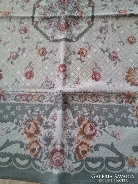 Old, retro, machine-woven, tapestry-like, floral tablecloth 4. All discounted