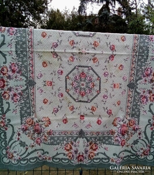 Old, retro, machine-woven, tapestry-like, floral tablecloth 2. All discounted