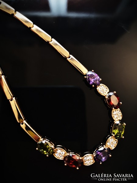 Aranyozott női karkötő, színes kristályokkal. Gold-plated women's bracelet with colorful crystals