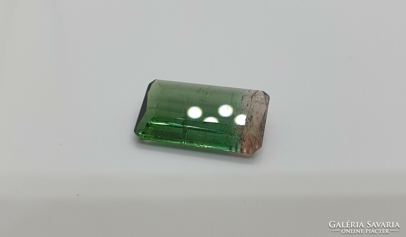 Brazilian melon tourmaline 5.77 Carats. With certification.