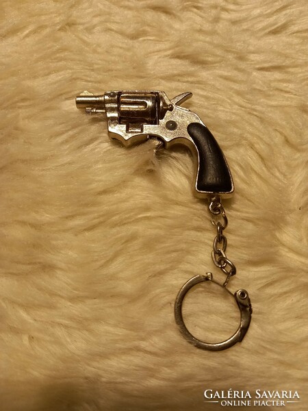 Retro pistol keychain