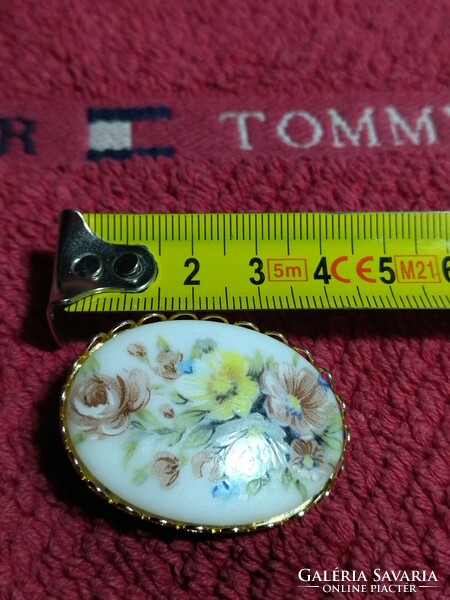 Vintage régi retró női kitűző pin bross réz porcelán virág 1960as évekből