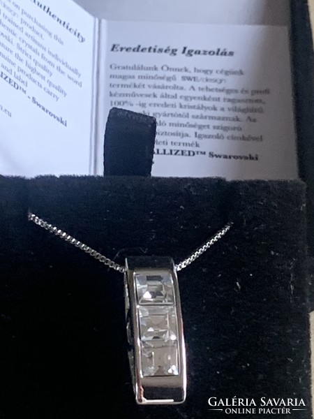 Swarovski medal with chain - original box - perfect