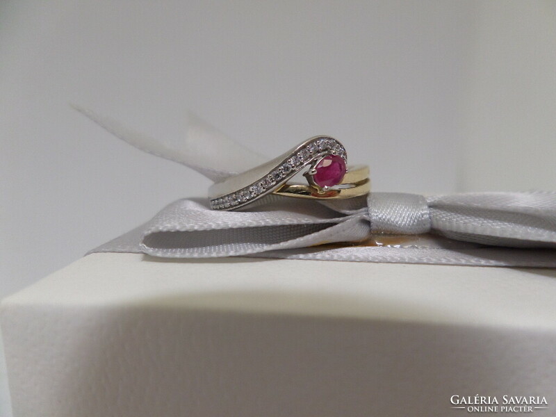 Gold ring with real ruby and tiny brilles