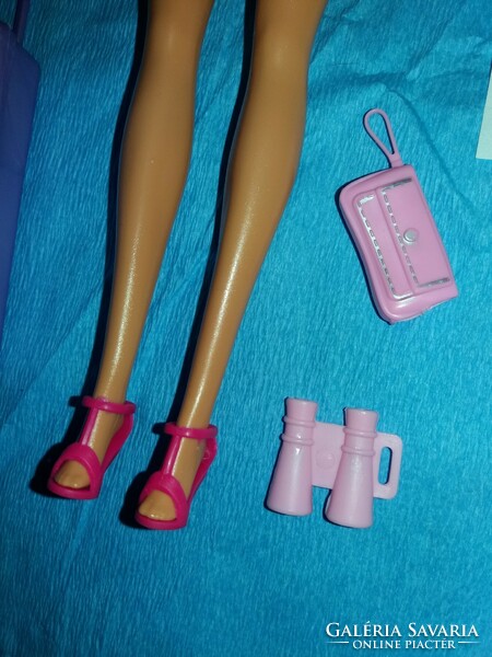Gyönyörű 2019 Mattel Color Reveal Fashion Barbie baba lebőrönddel a képek szerint KcsB1.