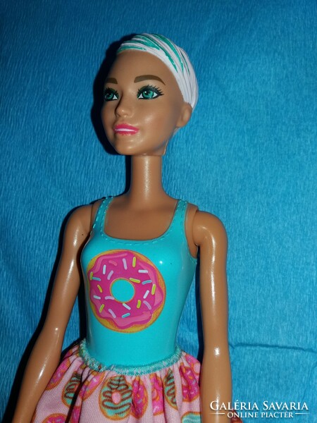 Gyönyörű 2019 Mattel Color Reveal Fashion Barbie baba lebőrönddel a képek szerint KcsB1.