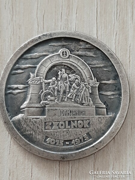Szolnok's 900th anniversary coin depicts the Damjanich monument