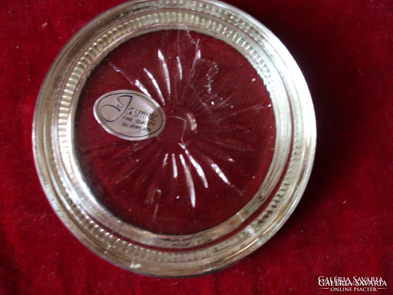 The original box of an old, silver-plated crystal ashtray is in the condition shown in the picture and corresponds to its age