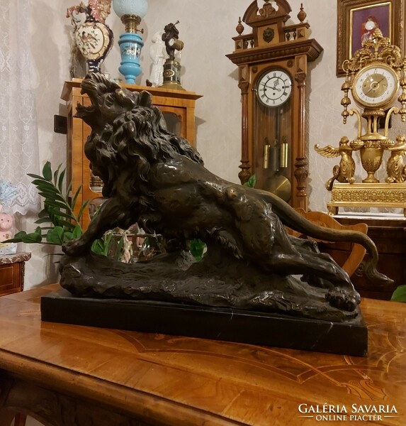 Antique huge fabulous bronze lion statue!