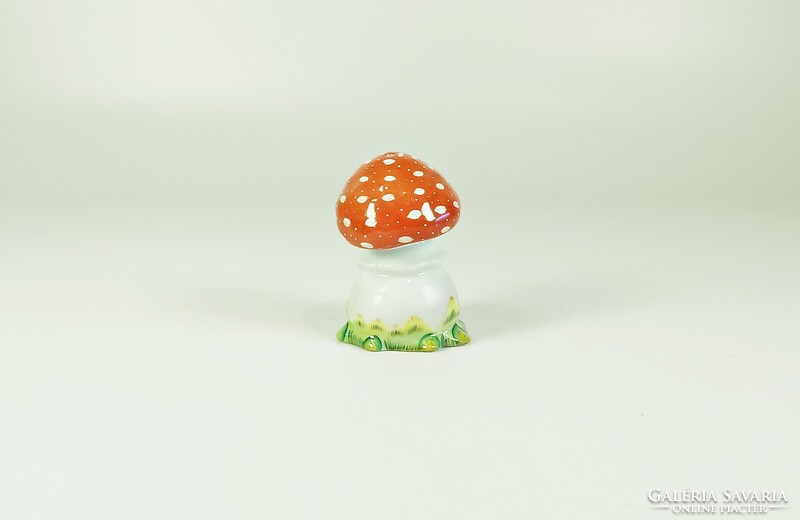 Herend, red and brown mushroom-shaped salt shaker and pepper shaker, hand-painted porcelain (b154)