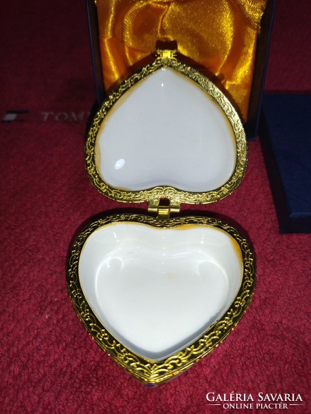 Beautiful flower-patterned porcelain heart-shaped jewelry holder