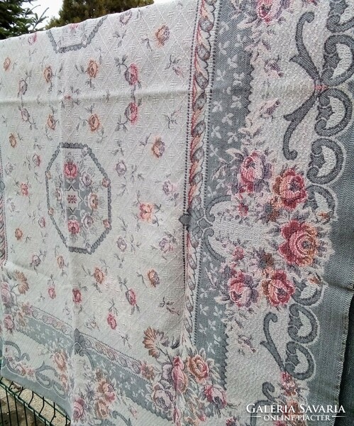 Old, retro, machine-woven, tapestry-like, floral tablecloth 3. All discounted