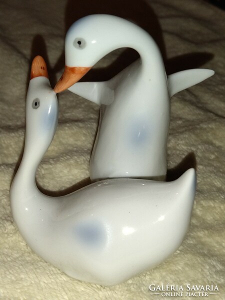 Beautiful vintage Hóllóháza porcelain pair of geese