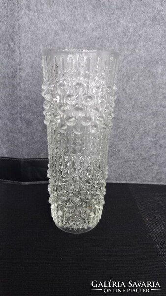 Vintage cseh üveg váza, vastagfalú, külsején domború cseppszerű mintával.