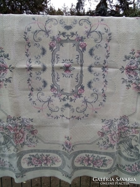 Old, retro, machine-woven, tapestry-like, floral tablecloth 1. All discounted