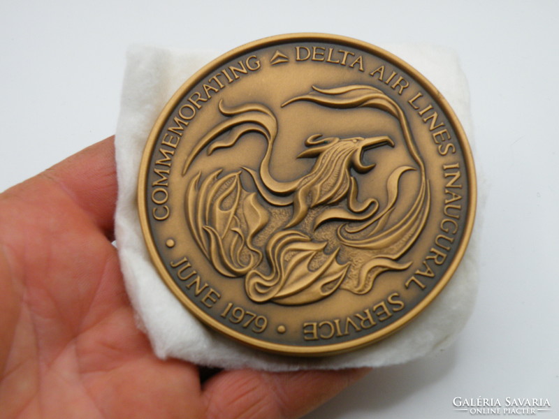 UK00106  RITKA!!!  Nagyméretű 8.8 cm DELTA AIRLINES bronz medál 1979