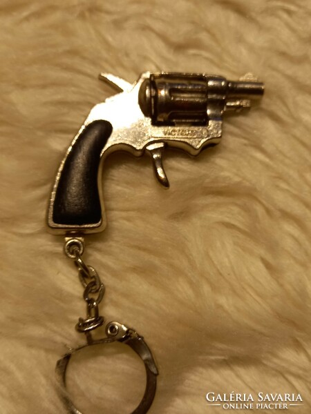 Retro pistol keychain