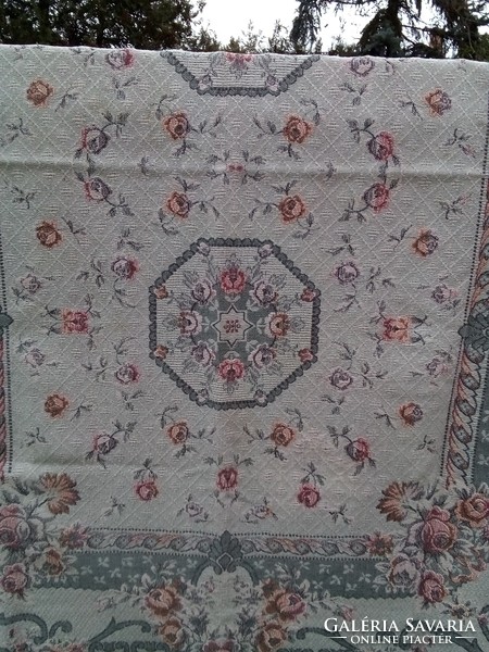 Old, retro, machine-woven, tapestry-like, floral tablecloth 3. All discounted