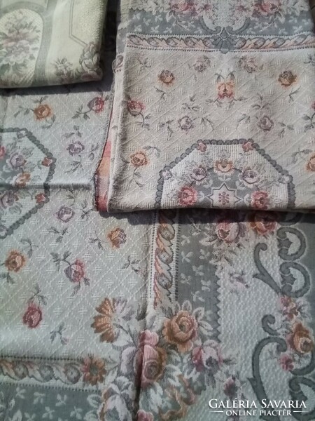 Old, retro, machine-woven, tapestry-like, floral tablecloth 1. All discounted