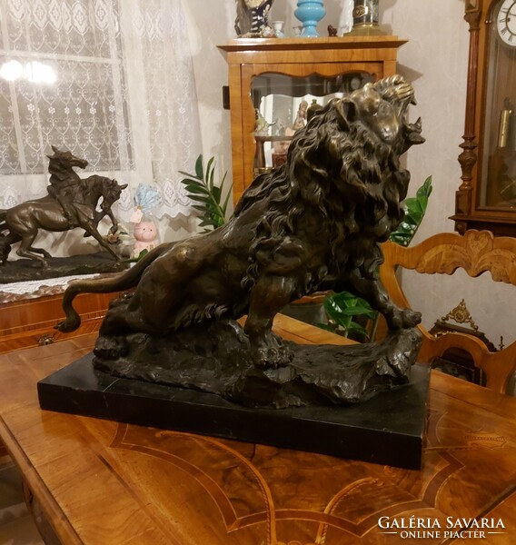 Antique huge fabulous bronze lion statue!