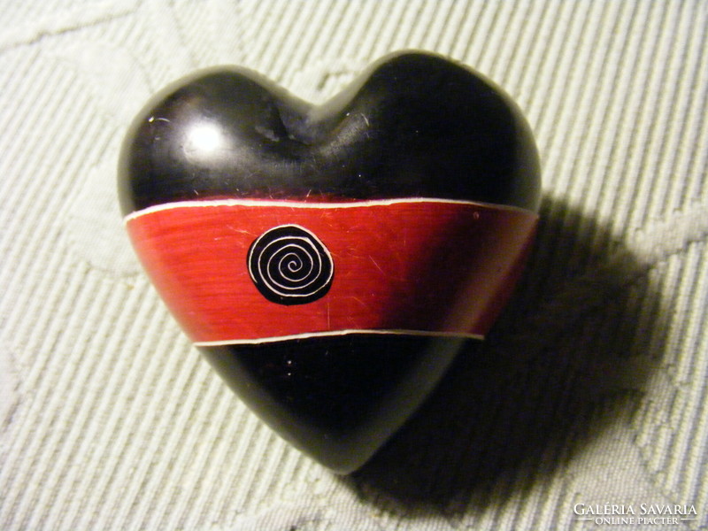 Hand painted Kenyan love heart soapstone