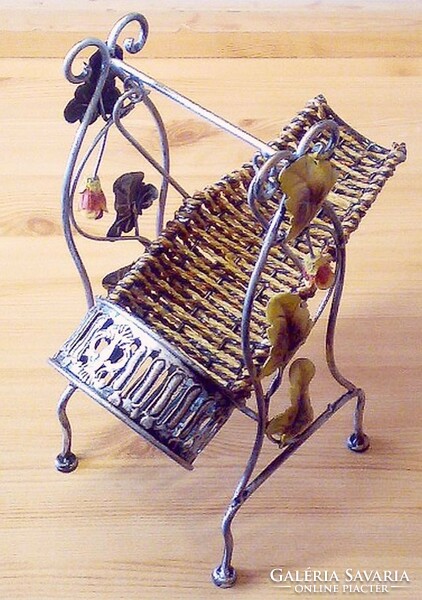 Wine bottle holder swing with woven metal frame, for serving Eden juice