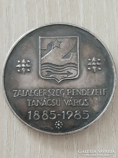 MÉE ZALA MEGYEI SZERVEZETE - ZALAEGERSZEG RENDEZETT TANÁCSÚ VÁROS 1885-1985 emlékérme